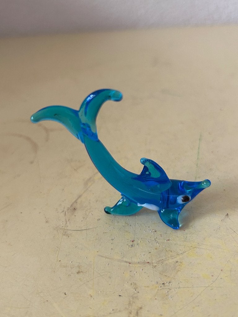 Glazen miniatuur dolfijn blauw handgemaakt beeldje, Ophalen of Verzenden, Zo goed als nieuw, Dier