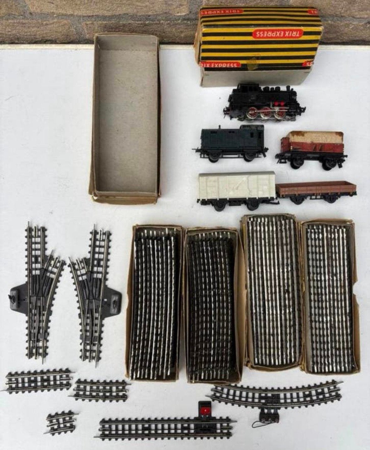 Trix treinset 50 rails stukjes en diverse wagon en loco, Ophalen of Verzenden, Gebruikt, Trix