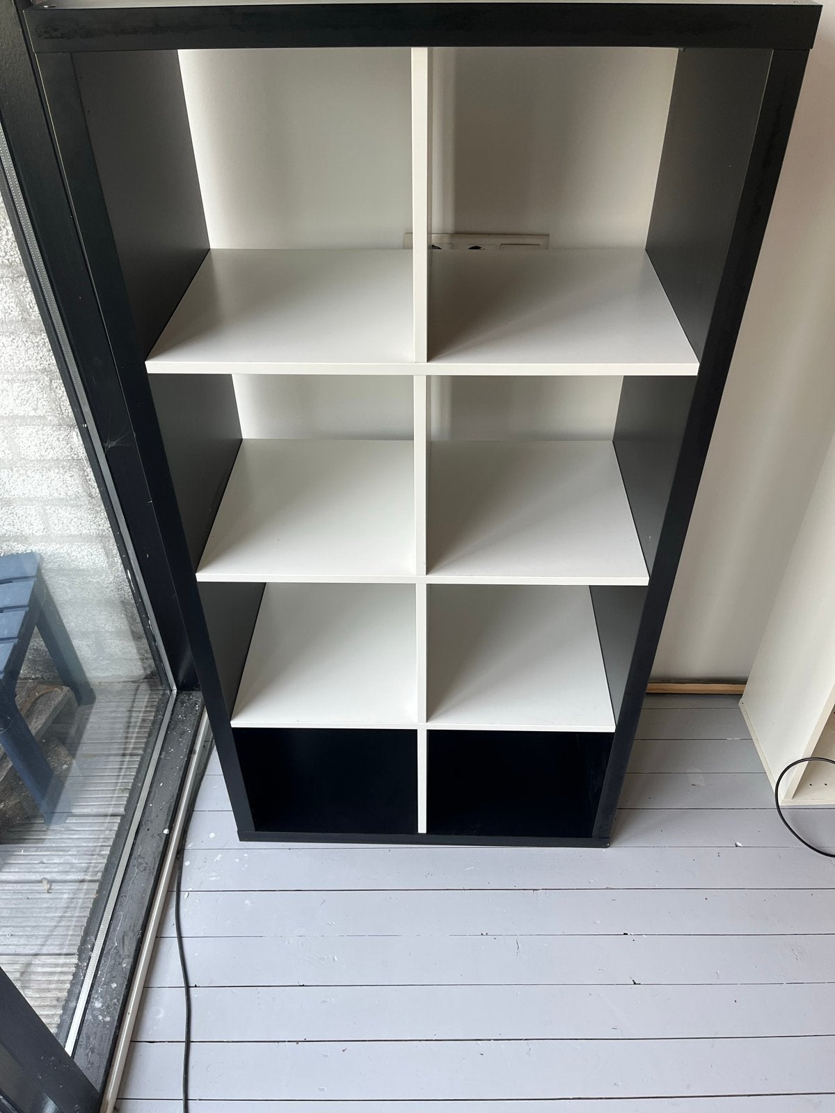 IKEA Kallax kast - Zwart met witte vakken, Ophalen, Met plank(en), Gebruikt, 50 tot 100 cm