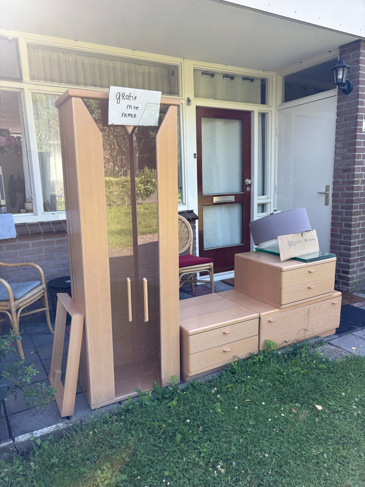 Gratis meubels: glazen kast en ladekasten, Ophalen, Gebruikt, 100 tot 150 cm, Met lade(s)