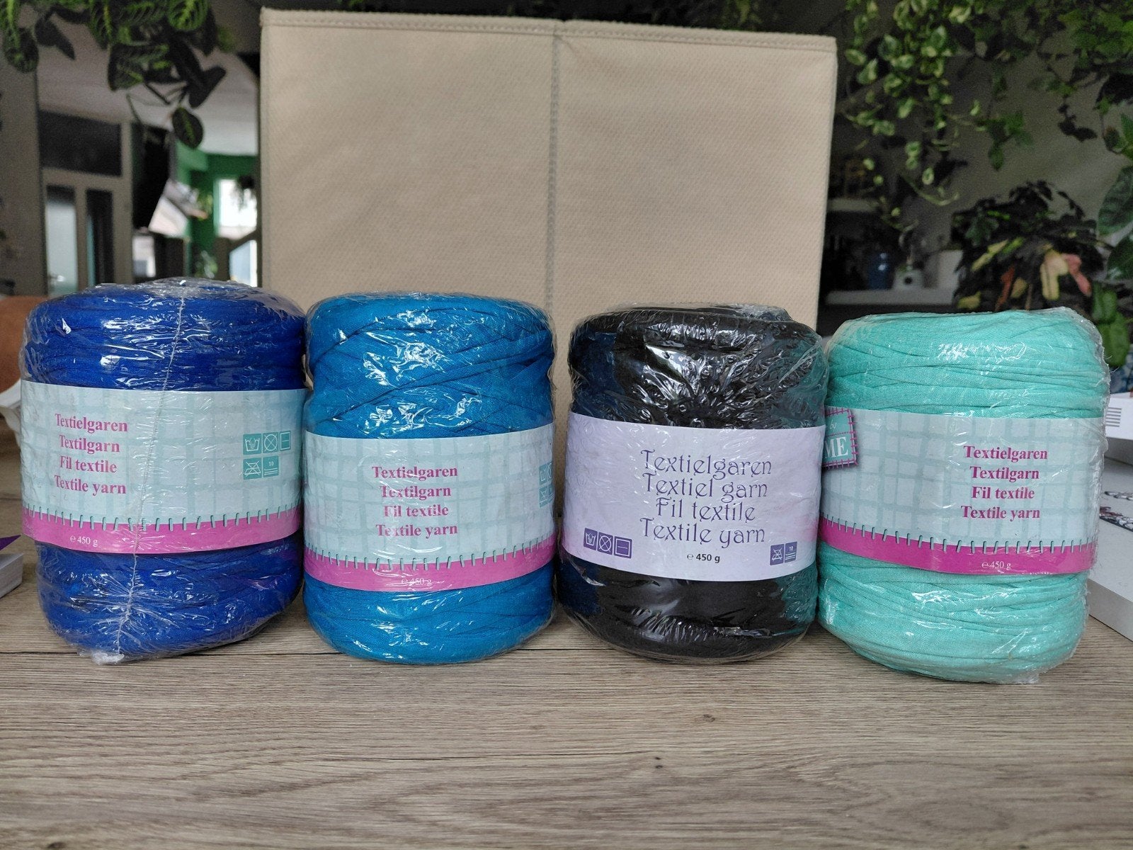 Textielgaren - 4 bollen van 450g, Ophalen of Verzenden, Nieuw, Breien of Haken, Wol of Garen
