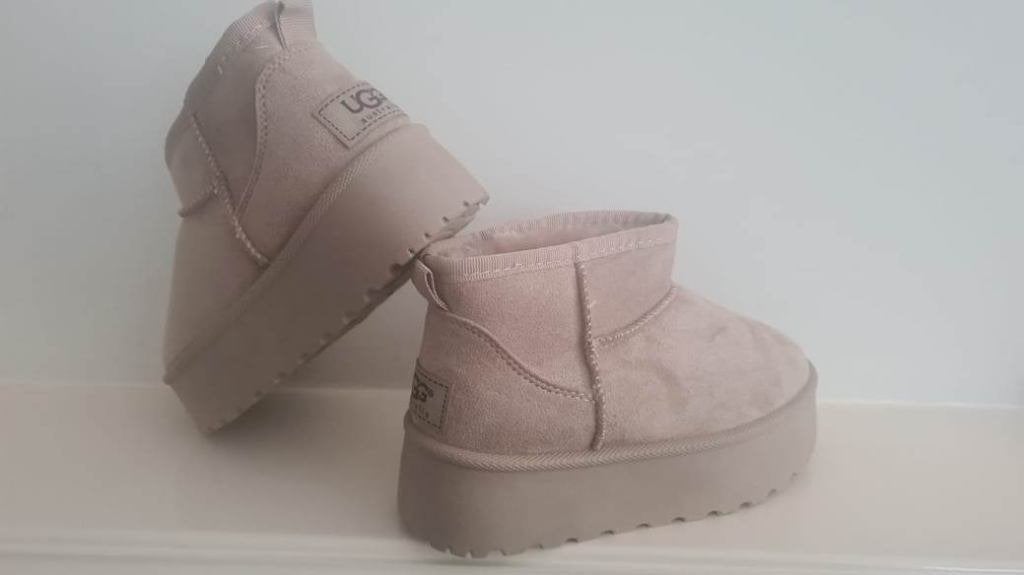 nieuw in doos, kinder uggs, maat 30 - 19,99 euro, UGG, Jongen of Meisje, Schoenen, Nieuw
