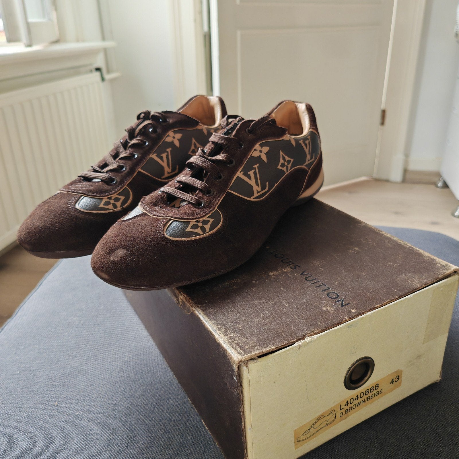 Louis Vuitton Sneakers Maat 42 - Bruin Suède, Bruin, Nieuw, Ophalen of Verzenden, Sneakers of Gympen
