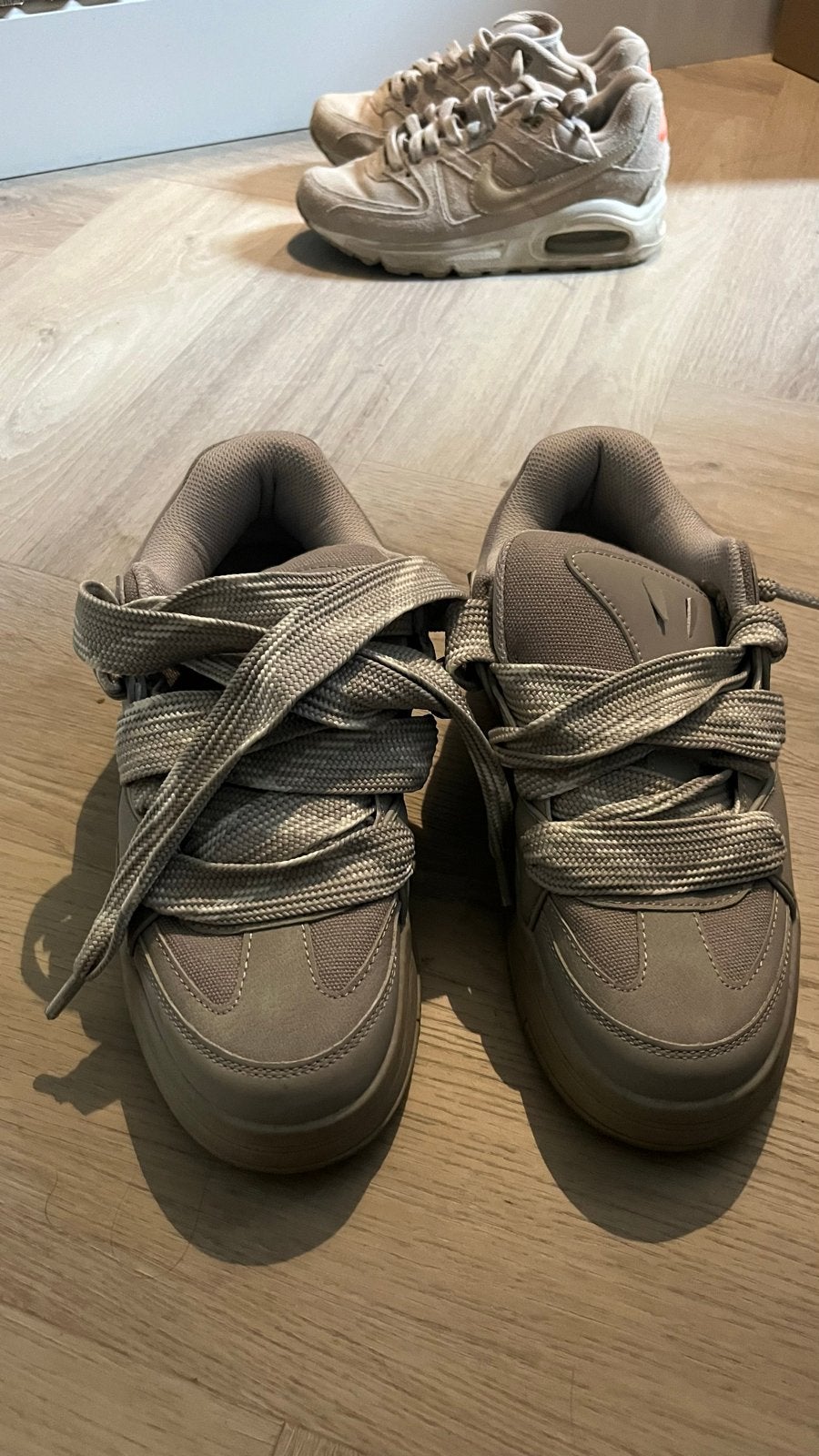 Bershka sneakers maat 40, Ophalen, Zo goed als nieuw, Grijs, Sneakers of Gympen