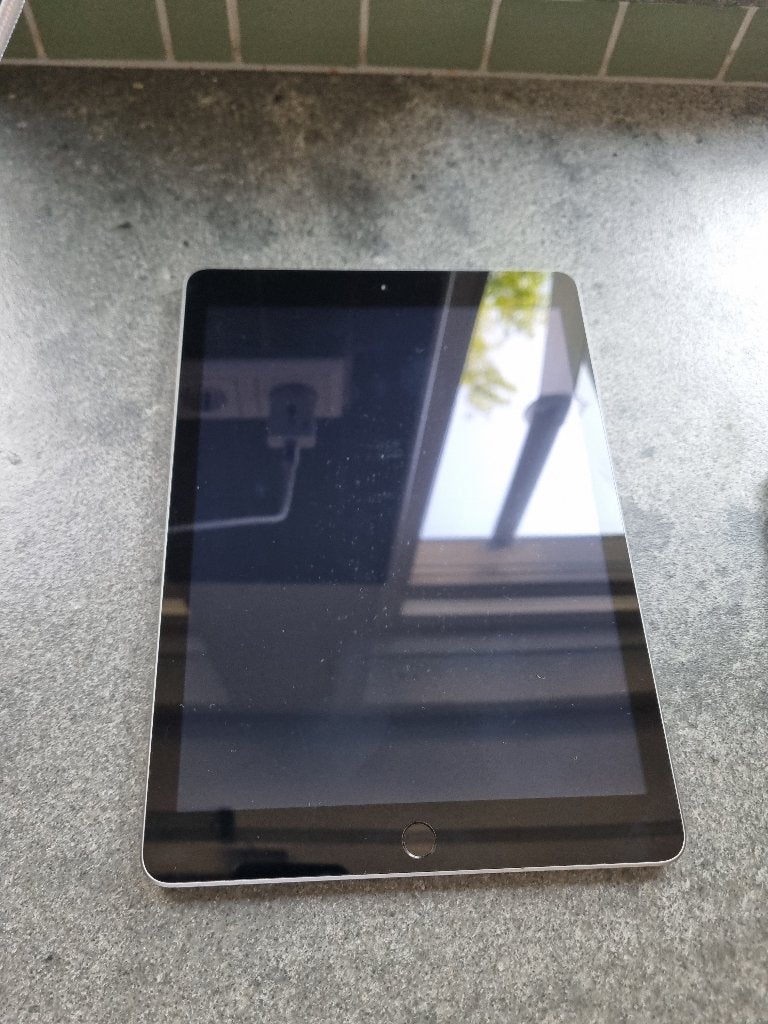 iPad 5e generatie (A1822), Computers en Software, Apple iPads, 10 inch, Gebruikt, 32 GB, Apple iPad