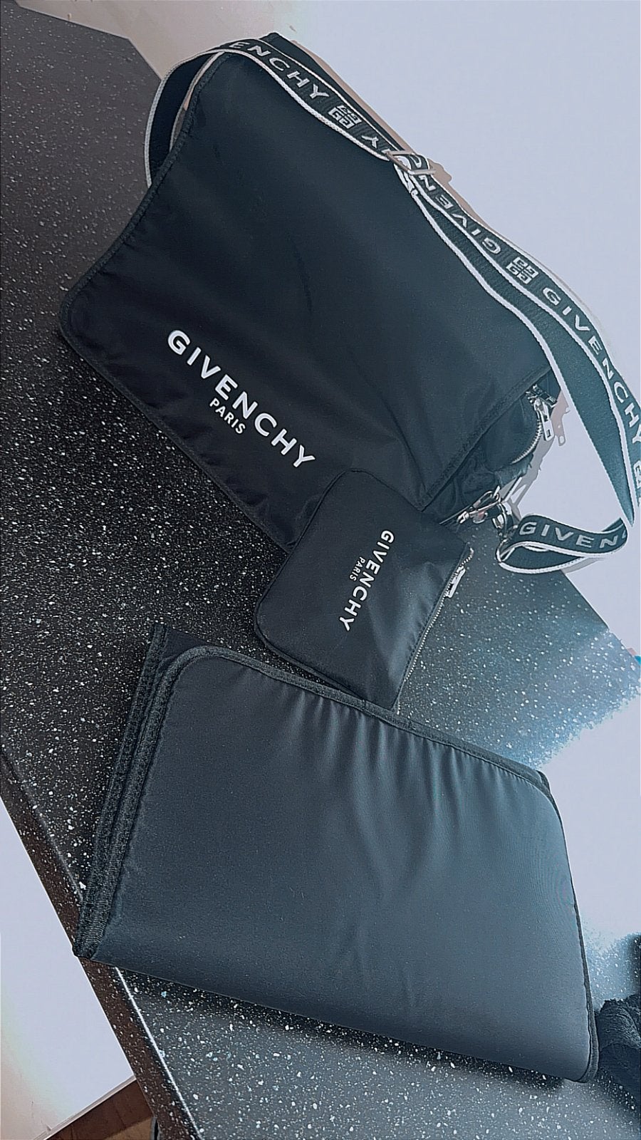 Givenchy luiertas met verschoningsmatje, Verzorgingstas, Zwart, Ophalen of Verzenden, Zo goed als nieuw
