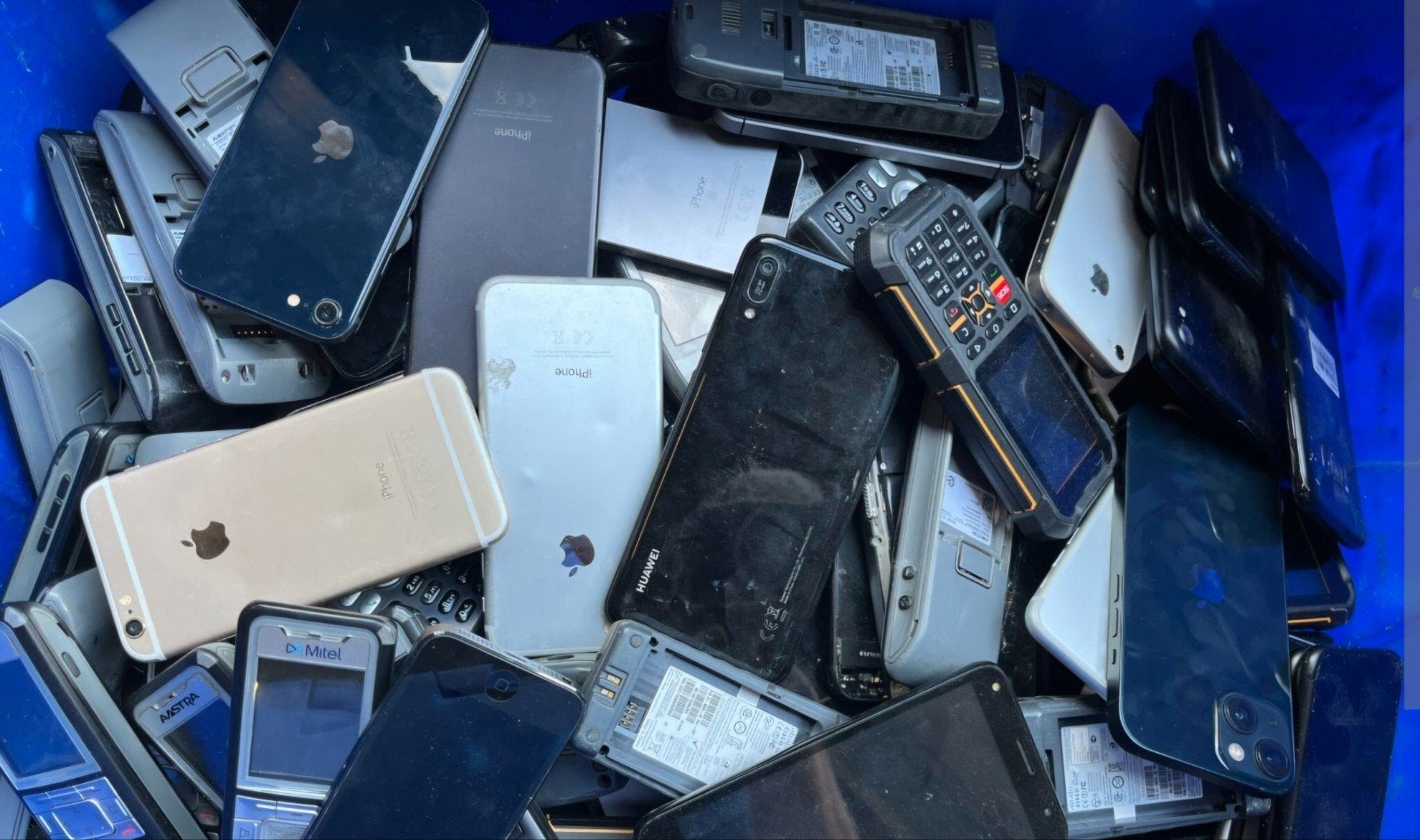 GEZOCHT: Defecte telefoons en laptops, Ophalen of Verzenden, Niet werkend, Overige typen