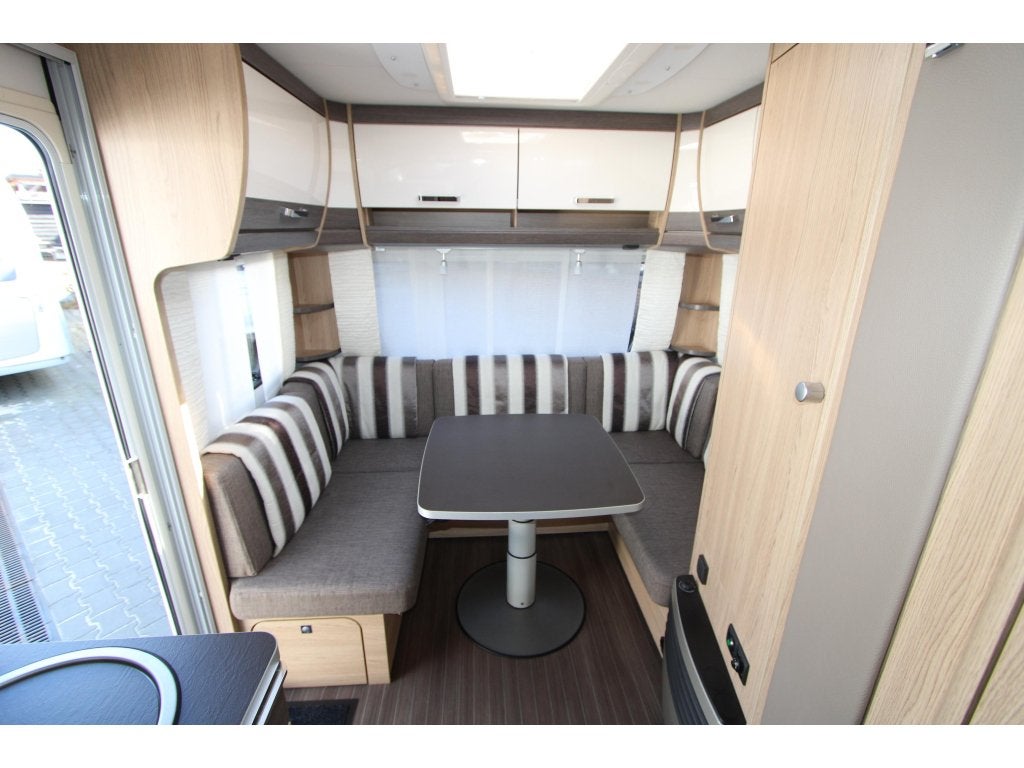 Bürstner Averso 490 TL Mover-Luifel-Voortent-, Caravans en Kamperen, Rondzit, Bedrijf, Bürstner, Kachel