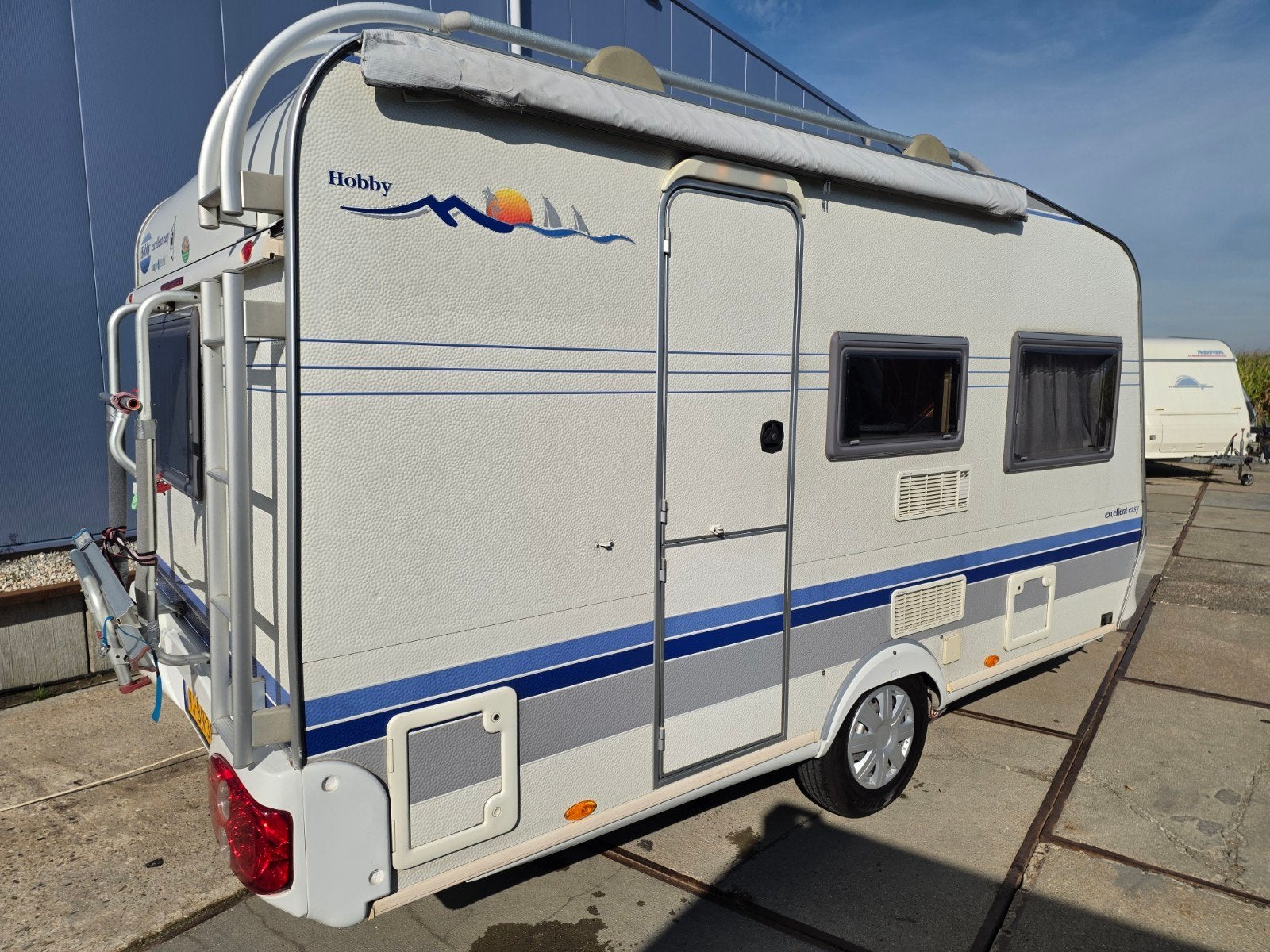 Hobby 400  SF De Luxe Mover volautomatisch,Voortent,Vastbed, Standaardzit, Hobby, Dwarsbed, Bedrijf