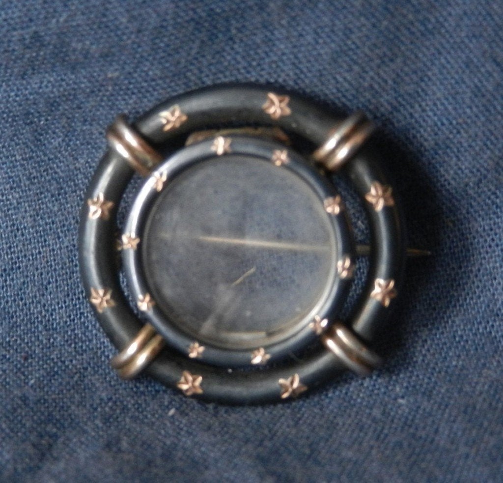 Ronde zilveren broche gezwart cirkels memory functie ca 1880, Ophalen of Verzenden, Zilver, Broche, Verguld