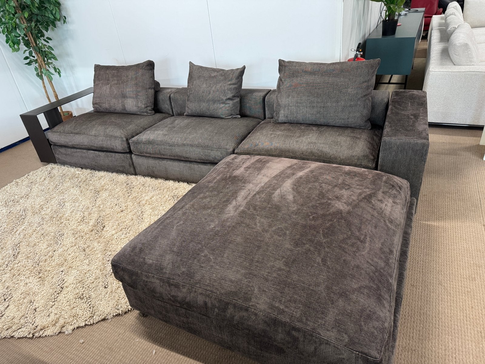 Flexform Groundpiece bank met pouf, Huis en Inrichting, Italie, Flexform, Hoekbank, 300 cm of meer