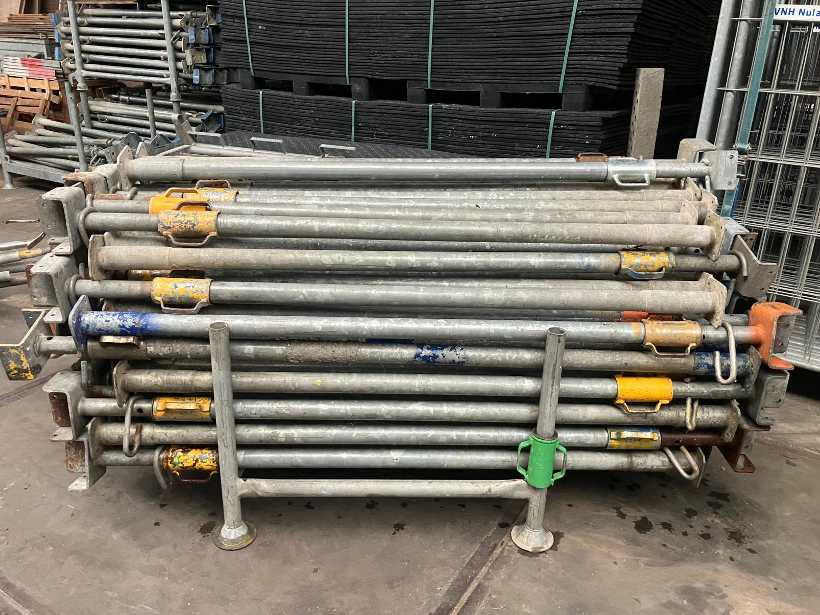 Schroefstempels stempels stutten 1.80 - 3 meter, Ophalen, Gebruikt, 250 mm of meer, Overige typen
