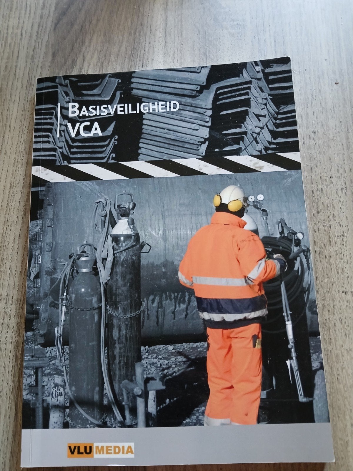 Basisveiligheid VCA - VLU Media, Ophalen of Verzenden, Zo goed als nieuw, MBO, VLU Media