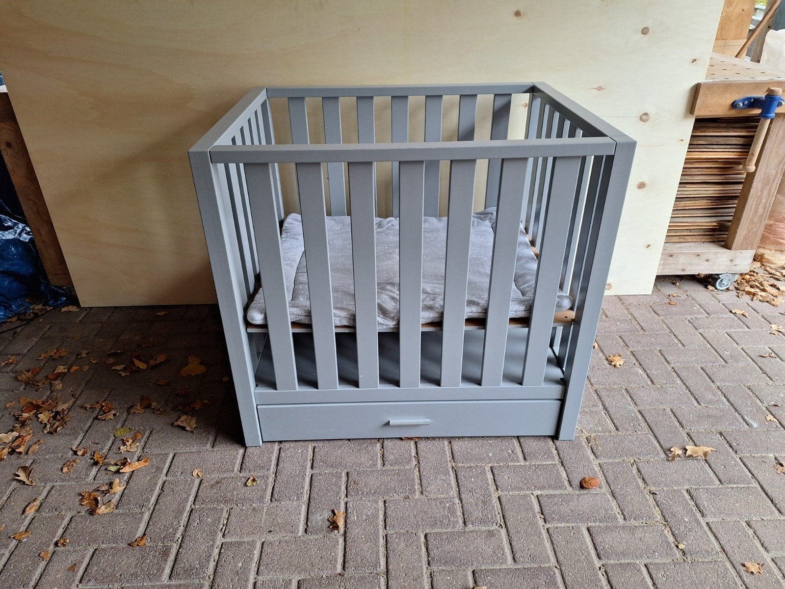 Grijze babybox met lade (exclusief boxkleden), Kinderen en Baby's, Boxen, Ophalen, Gebruikt, In hoogte verstelbaar