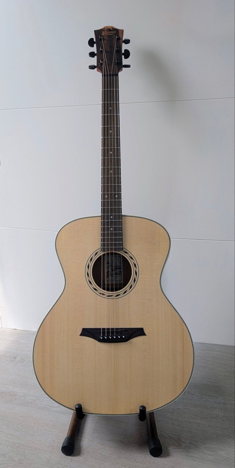 Bromo akoestische gitaar met o.a. gigbag, Capo, Stemapparaat, Muziek en Instrumenten, Snaarinstrumenten | Gitaren | Akoestisch