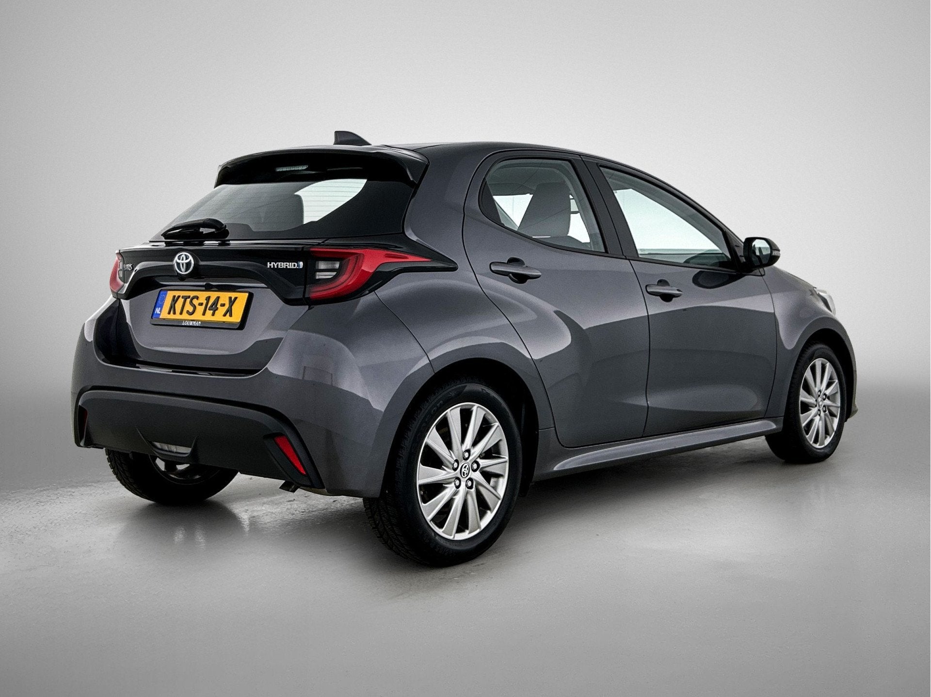 Toyota Yaris 1.5 Hybrid Dynamic Limited | Lichtmetalen Velge, 12 maanden, Gebruikt, Euro 6, 1490 cc