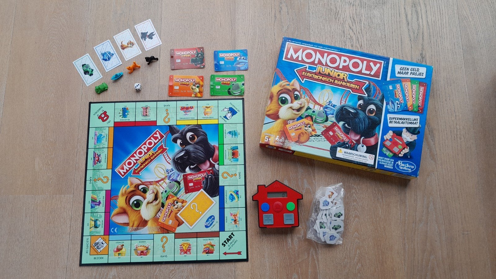 Monopoly Junior Elektronisch Bankieren, Hobby en Vrije tijd, Drie of vier spelers, Ophalen of Verzenden, Zo goed als nieuw
