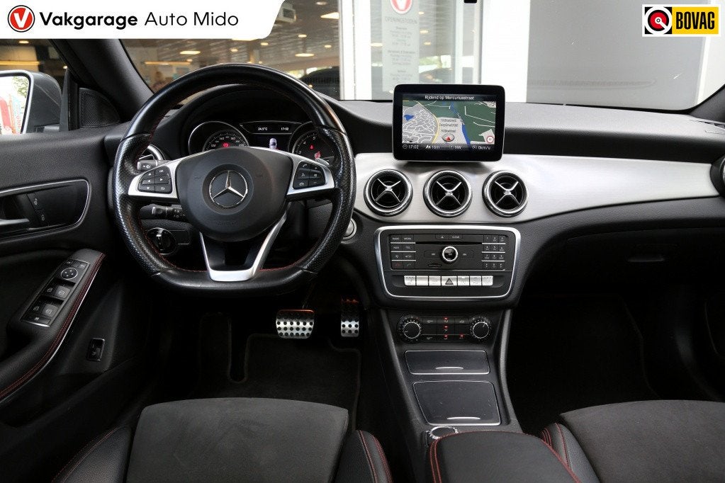 Mercedes-Benz CLA-Klasse 180 Bus. Sol. AMG | Panorama | NL a, Auto's, Gebruikt, 4 cilinders, Lichtsensor, Leder en Stof