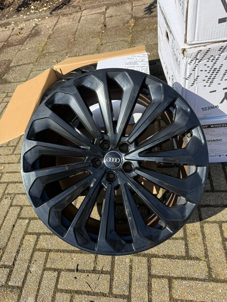 Audi E-Tron 4-set Velgen 21 inch Full Black met Center Caps, Bestelwagen, Velg(en), 265 mm, Nieuw