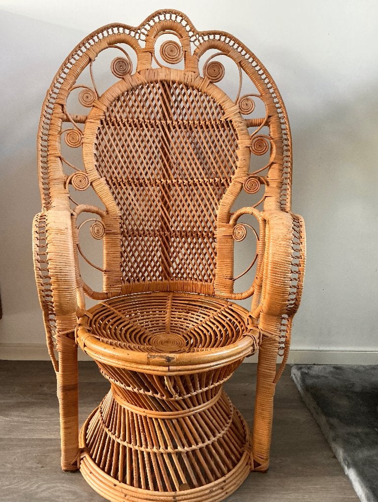 Vintage bohemian rotan Pauwstoel dames / kinder model, Ophalen, Gebruikt, Bruin, Riet of Rotan