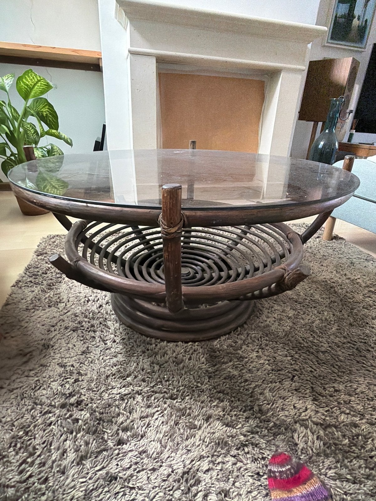 Ronde salontafel met glasplaat en rotan onderstel, Huis en Inrichting, Ophalen, Gebruikt, Rond, 50 tot 100 cm