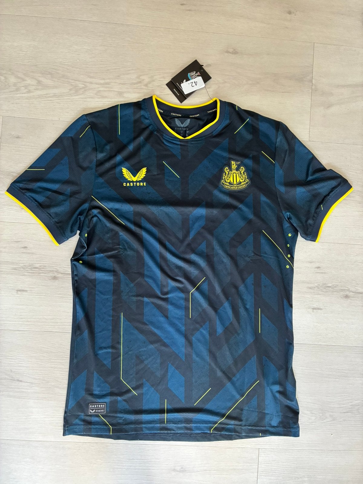 Origineel Newcastle United pro shirt maat M, Maat M, Ophalen of Verzenden, Nieuw, Shirt