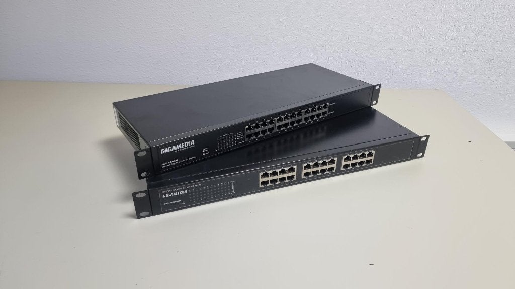 GiGaMedia 24 port Ethernet Switch, Ophalen, Gebruikt