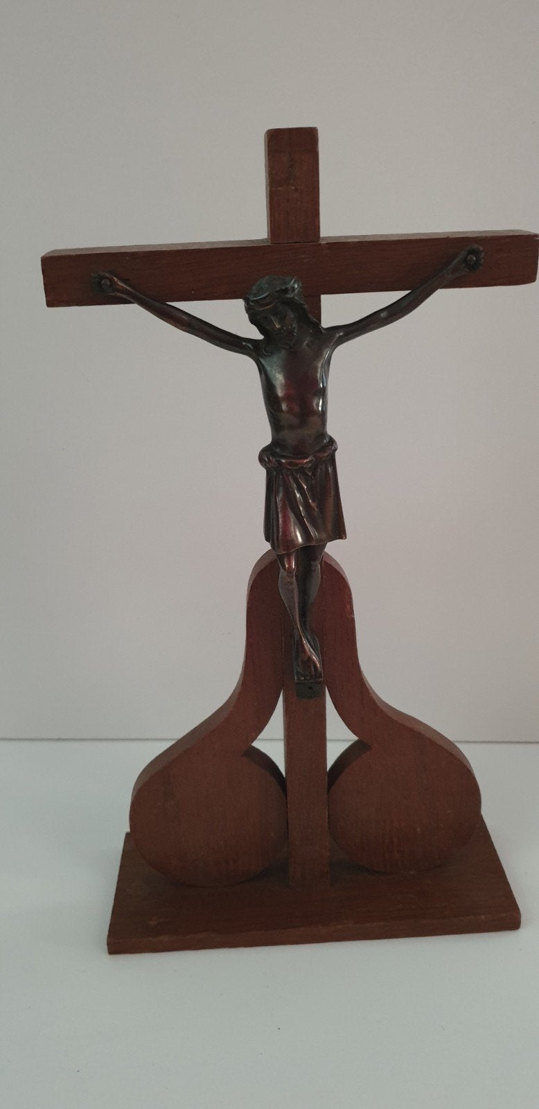 2134)Vintage houten handgemaakt religieus staand kruisbeeld, Ophalen of Verzenden