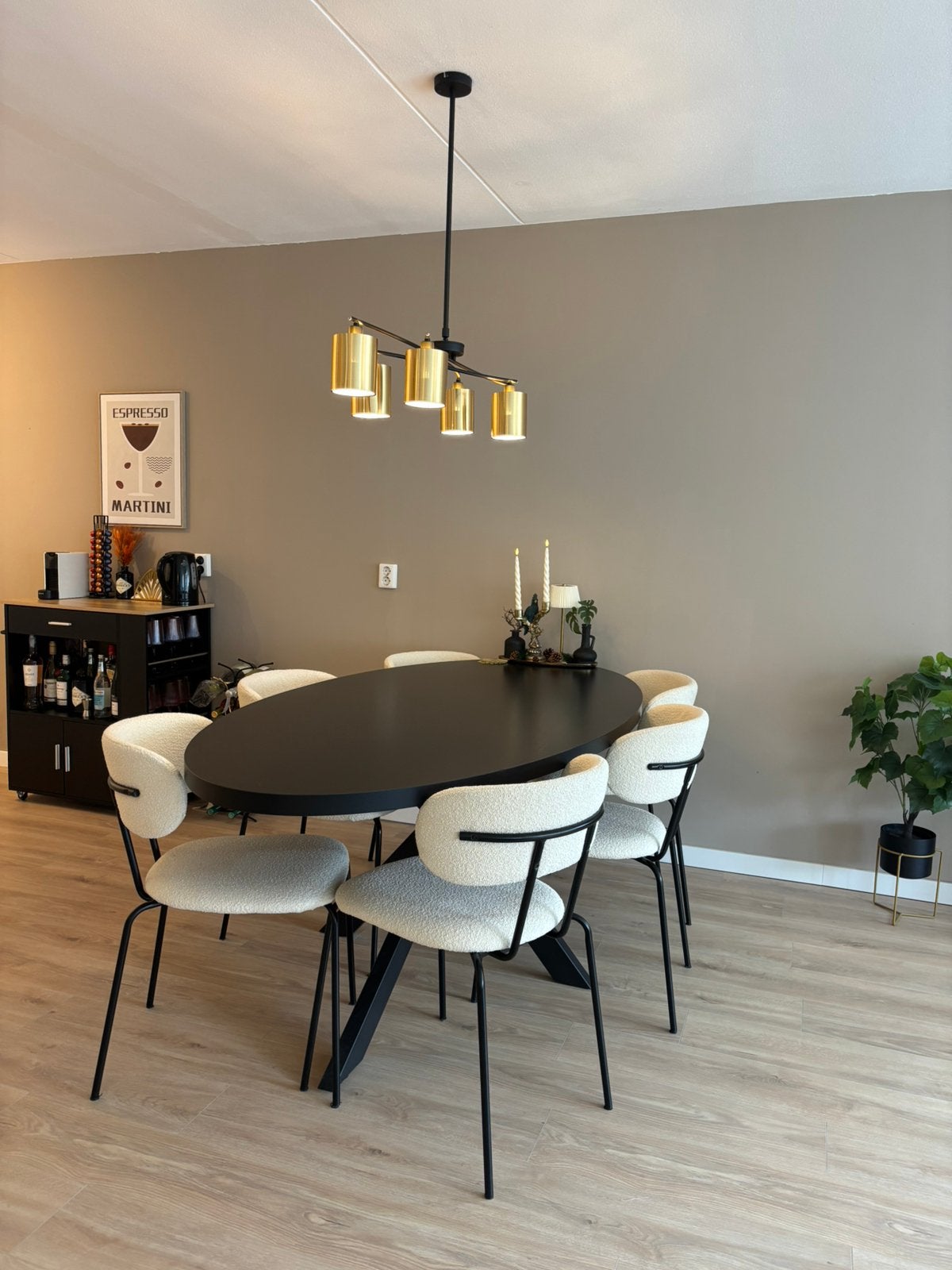 Mooie grote zwarte ovale eettafel – 210 x 100 cm