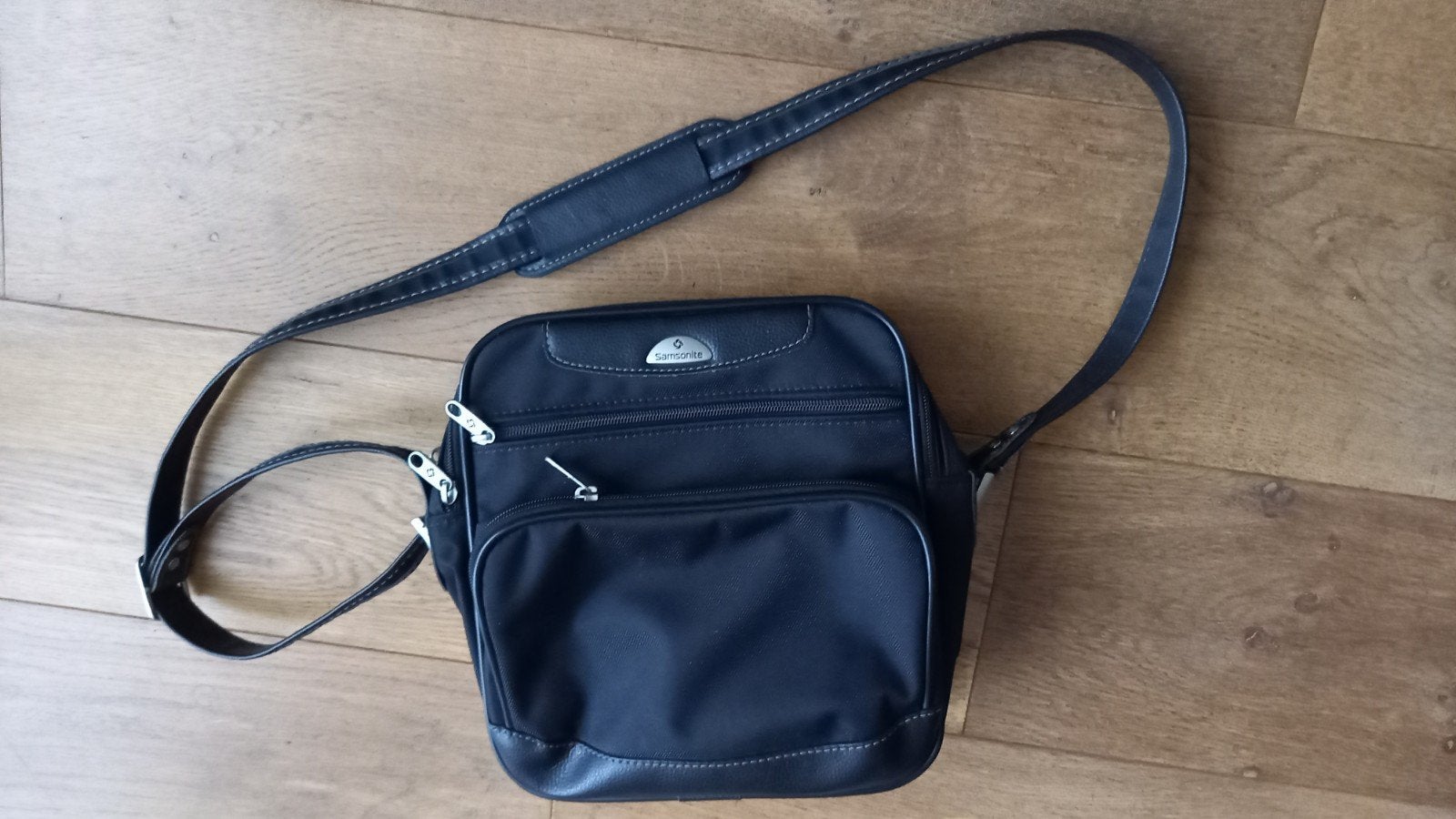 SAMSONITE  SCHOUDERTAS., Gebruikt, 20 tot 30 cm, Minder dan 40 cm, Minder dan 35 cm