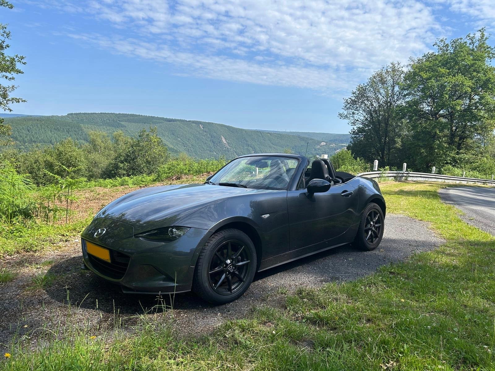 Mazda MX-5 TS+ 1.5 Skyactiv-g Grijs met carplay, Auto's, Achterwielaandrijving, 4 cilinders, Cabriolet, Leder
