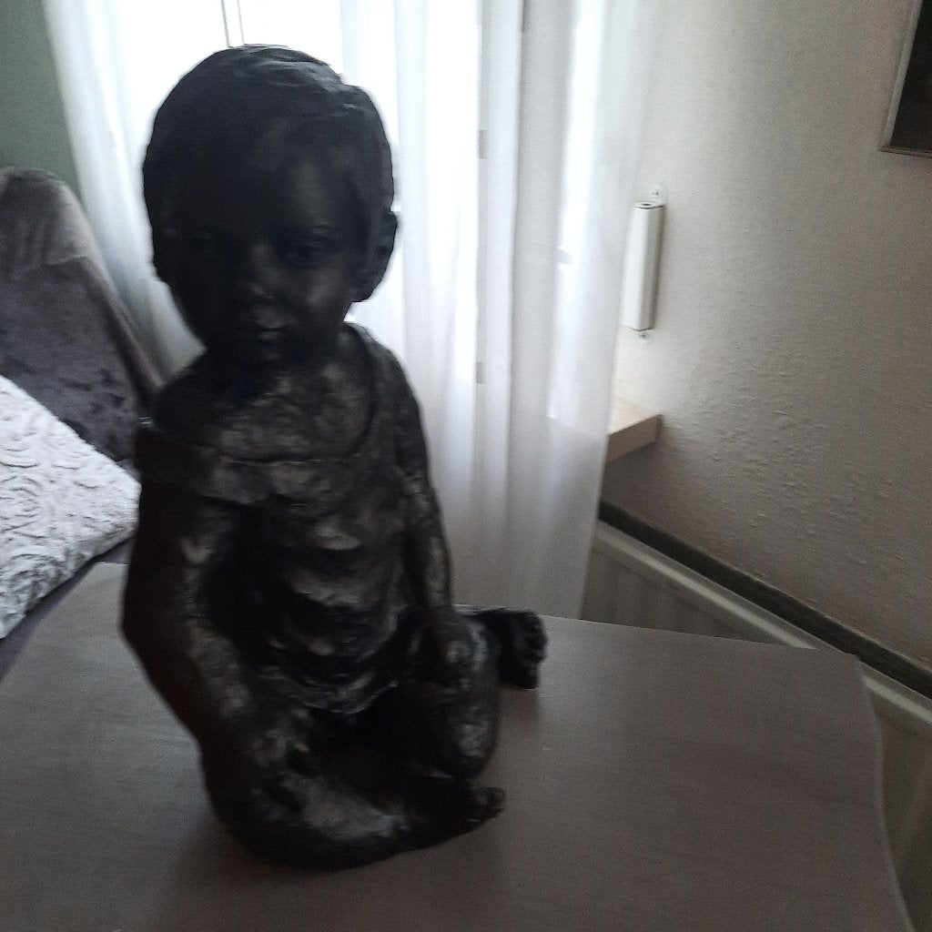 Prachtig bronzen beeldje van zittende baby, Antiek en Kunst, Ophalen, Overige onderwerpen, Beeld, Gepatineerd