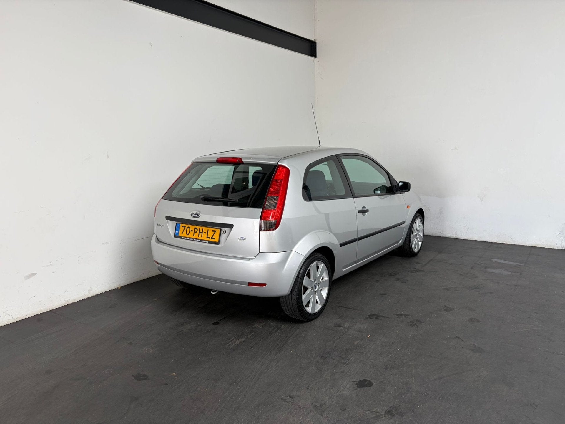 Ford Fiesta 1.3 Futura (bj 2004), Auto's, Ford, 1299 cc, 4 cilinders, Origineel Nederlands, Bedrijf