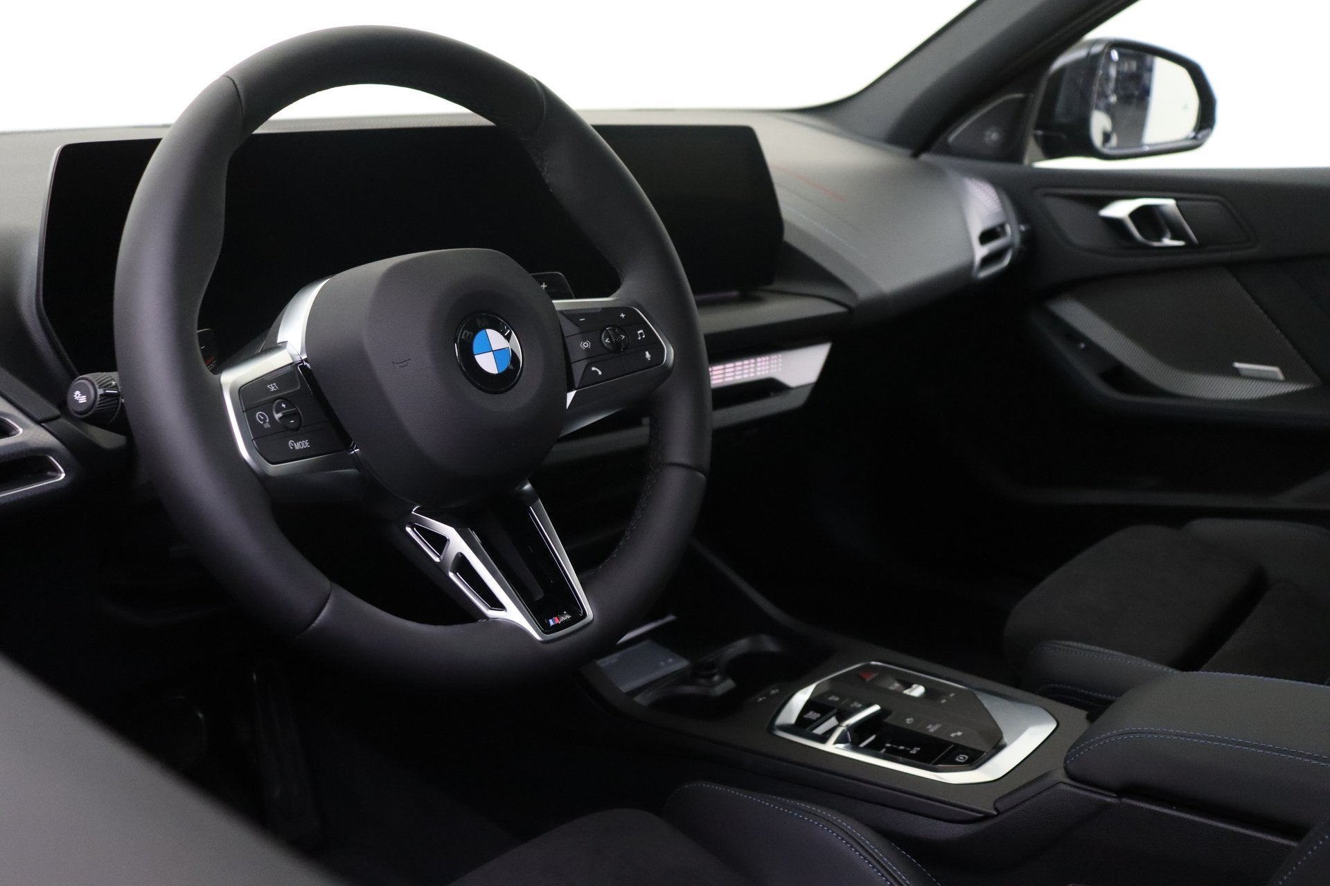 BMW 1 Serie 120 M Sport Automaat / Panoramadak / Trekhaak /, Auto's, Zwart, 156 pk, Zwart, Bedrijf