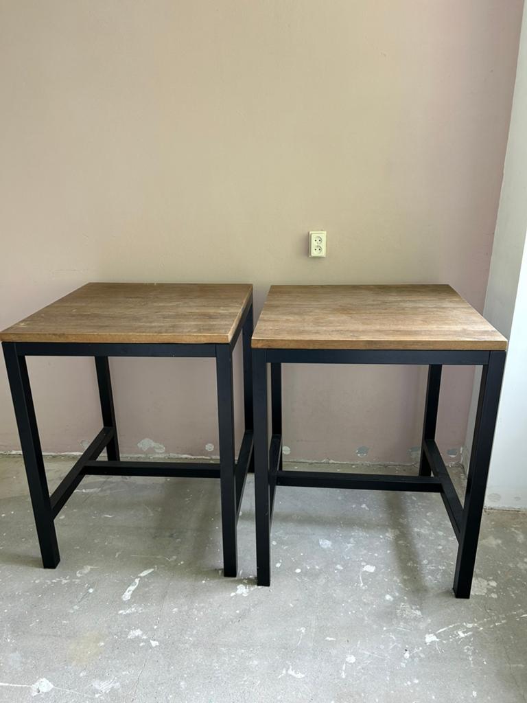 Gratis: 2 bartafels en 4 barkrukken, Huis en Inrichting, Barkrukken, Gebruikt, 90 cm of meer, Hout, 4 krukken, Ophalen