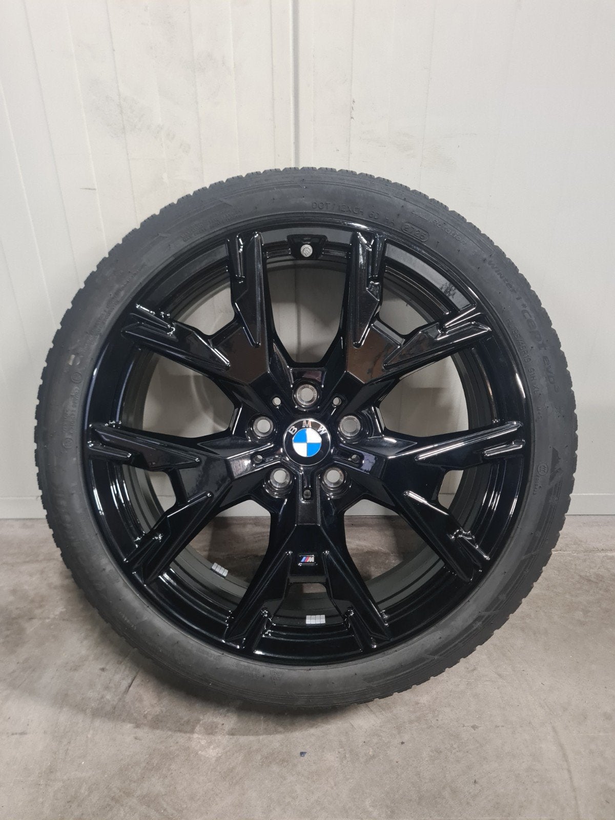 19' BMW 1 2 Serie F70 F74 Styling 976M met winterbanden 8mm, 19 inch, Banden en Velgen, Personenwagen, 195 mm