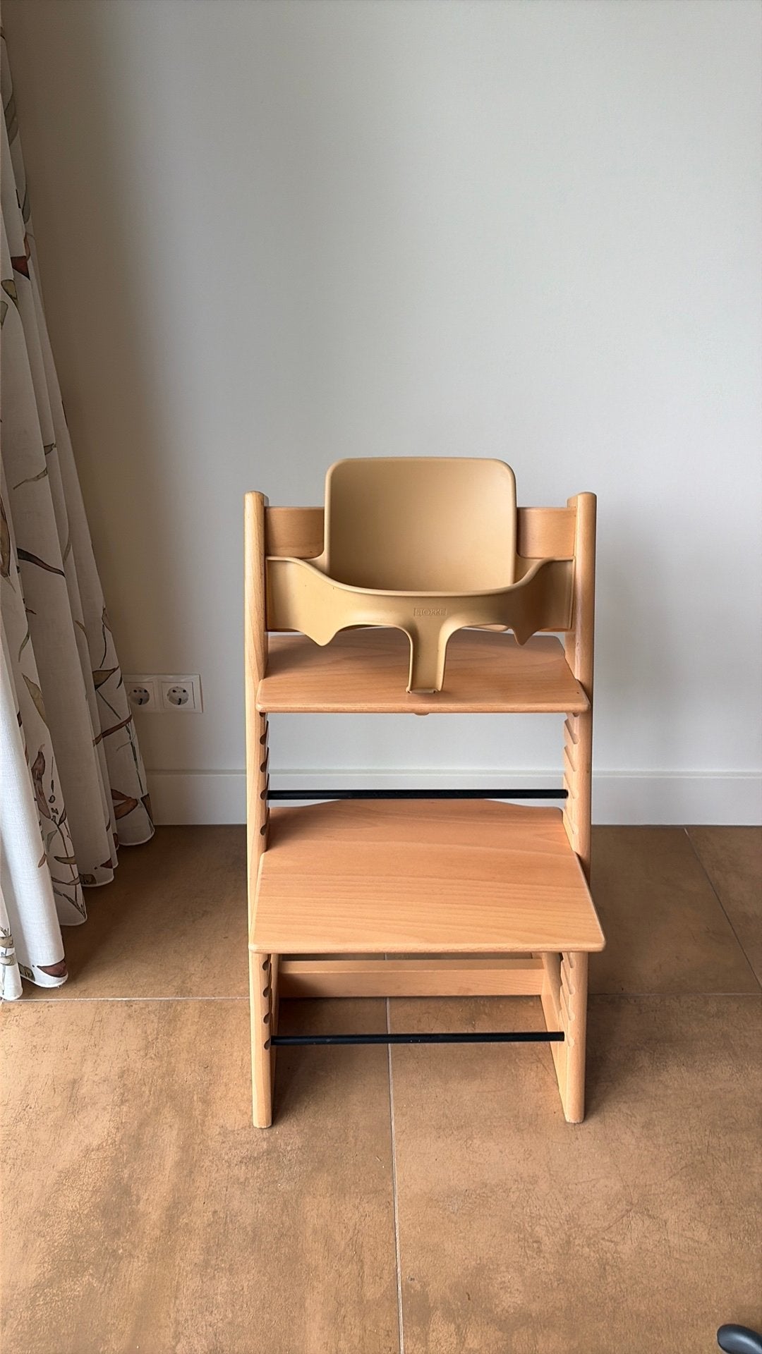Blank houten Stokke Tripp Trapp stoel, Ophalen, Zo goed als nieuw, Meegroeistoel