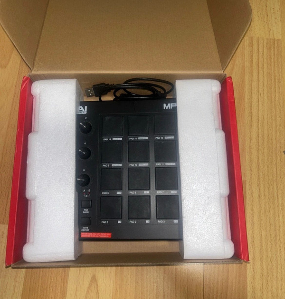Akai MPD218 MIDI Pad Controller – Zo goed als nieuw, Muziek en Instrumenten, Midi-apparatuur, Ophalen, Zo goed als nieuw
