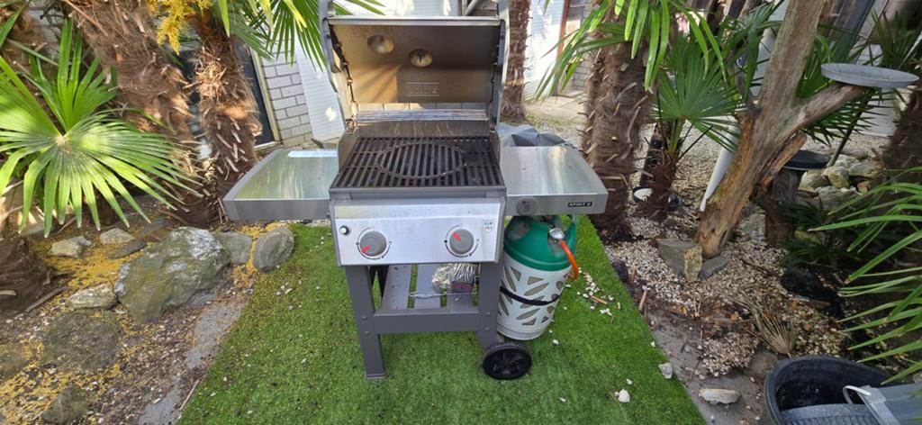 Weber Spirit E-210 gasbarbecue met hoes en gasfles, Ophalen, Gebruikt, Weber