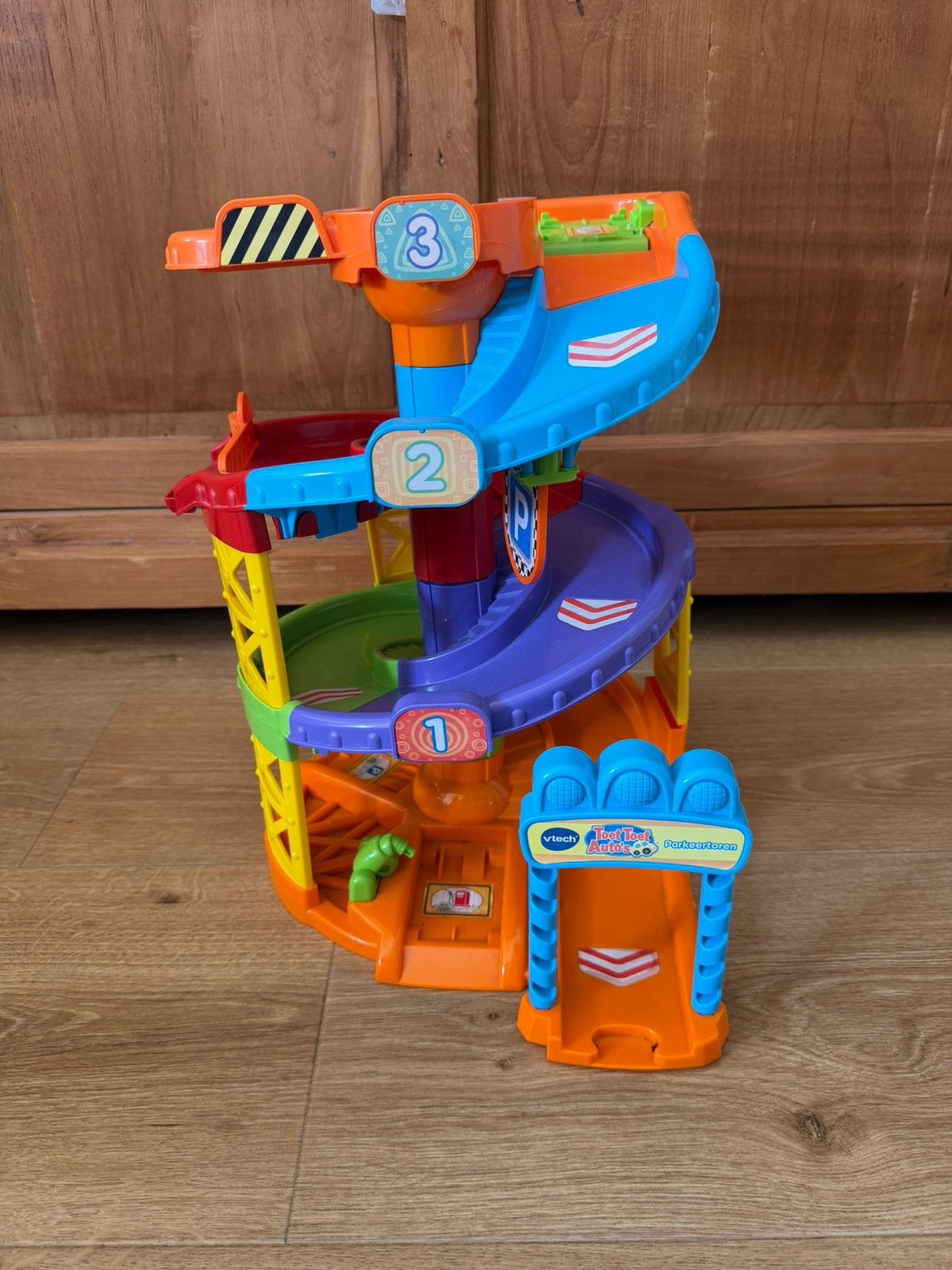 VTech Toet Toet Auto's Parkeertoren, Kinderen en Baby's, Ophalen, Zo goed als nieuw, 2 tot 4 jaar