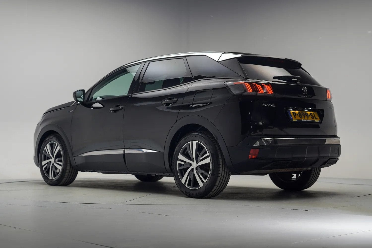Peugeot 3008 1.6 HYbrid 225pk Allure Pack Business Aut. [ LE, Auto's, Automaat, 181 pk, Zwart, Bedrijf