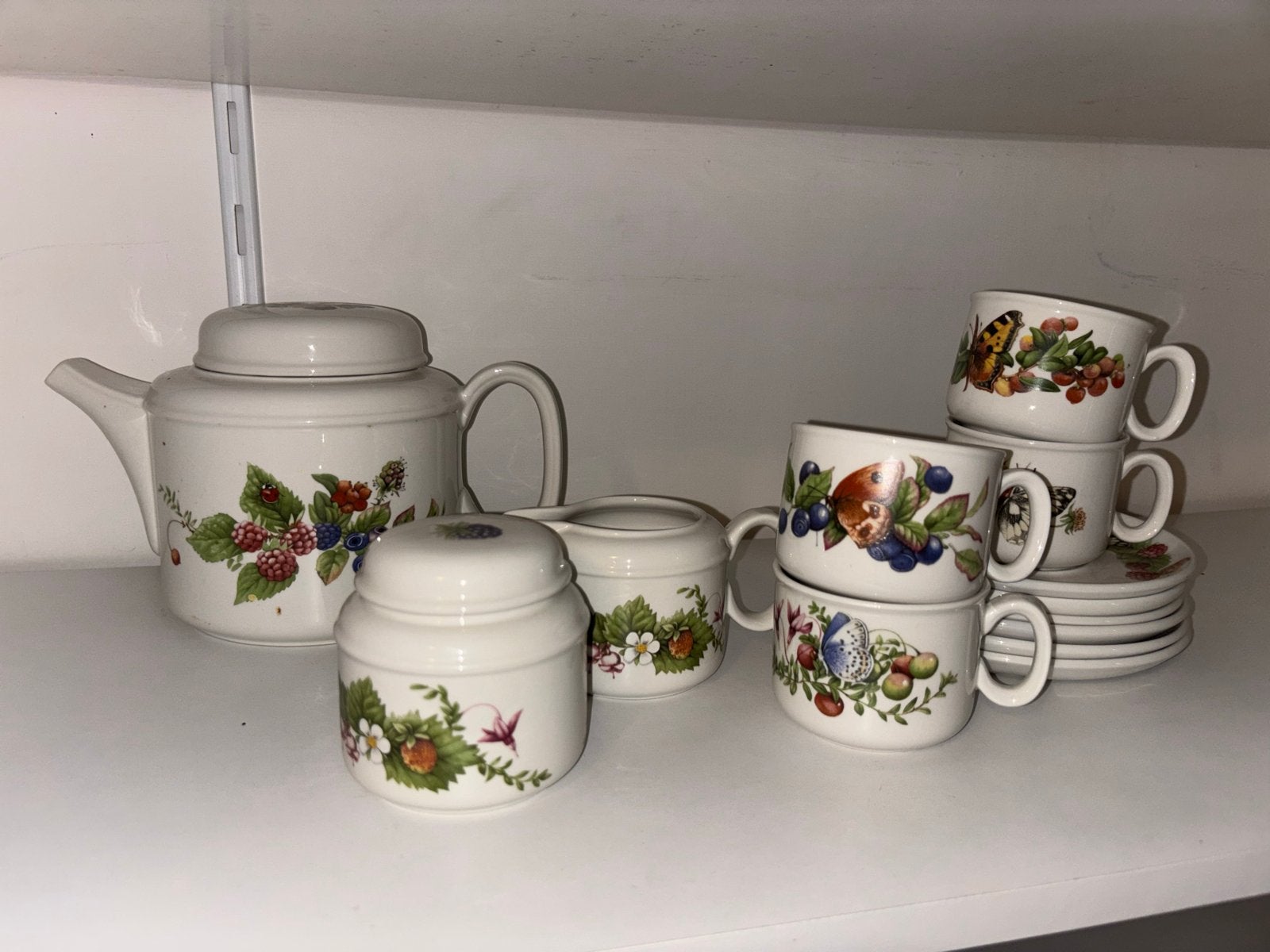 Marjolein Bastin Theeservies: Theepot, Suiker, Melk, Kopjes,, Ophalen, Keramiek, Landelijk/Boerenbont, Zo goed als nieuw
