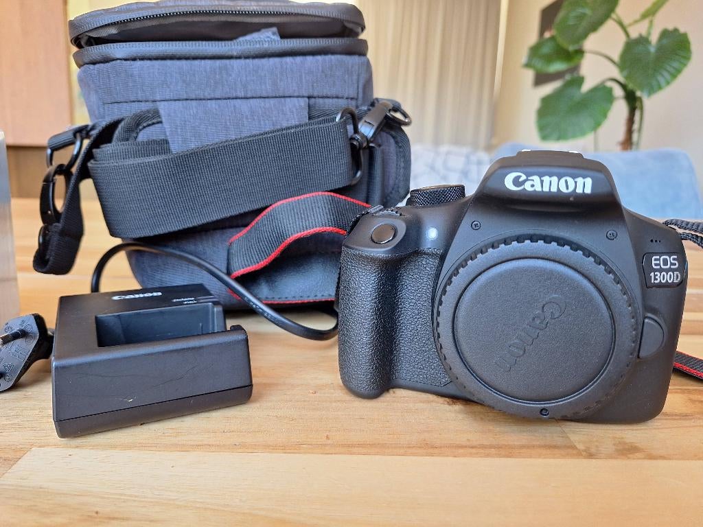 Canon 1300D met extra 50mm lens, Spiegelreflex, Canon, Zo goed als nieuw, 8 keer of meer