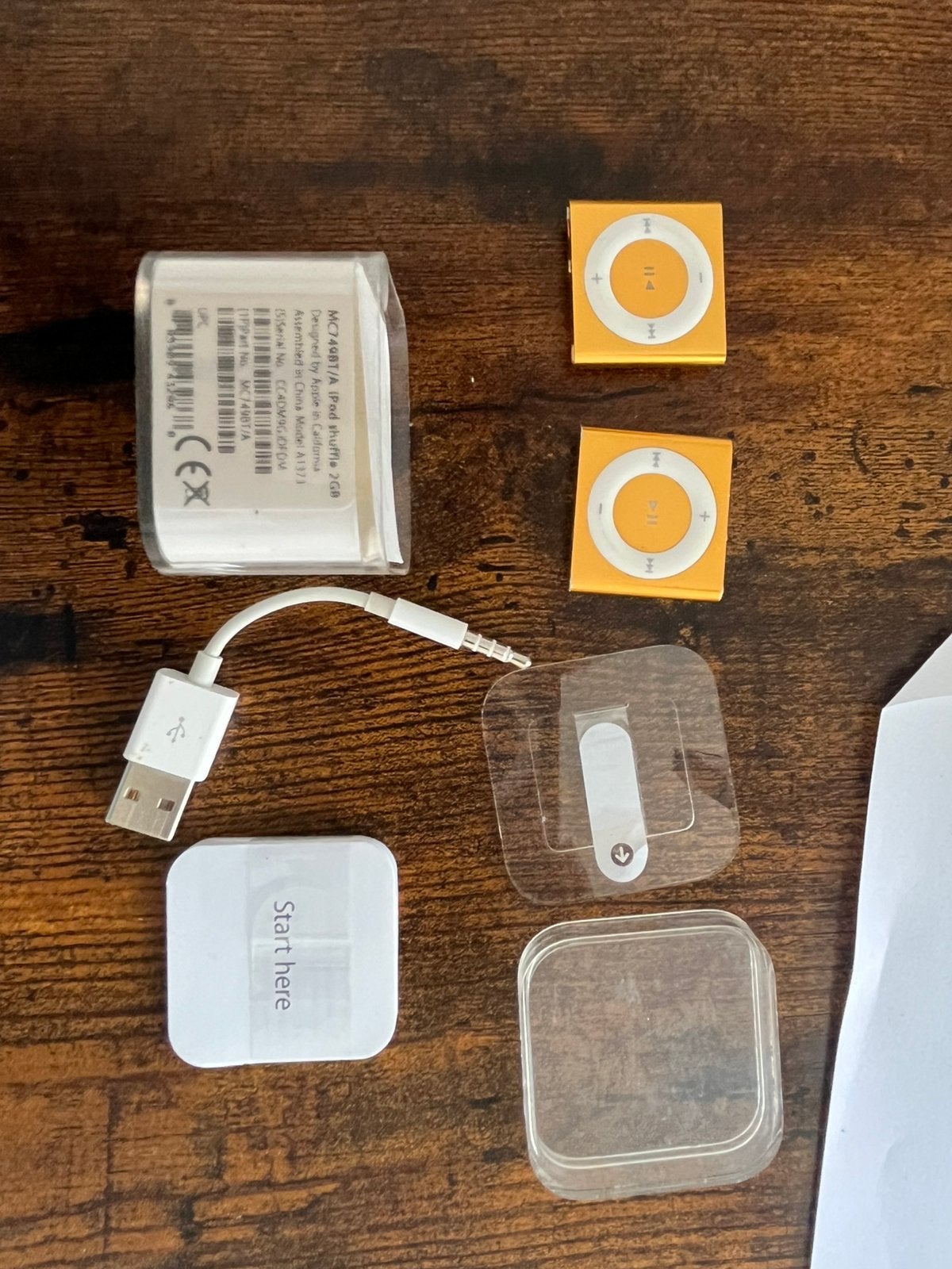 Apple iPod Shuffle 4th Gen 2GB – Working + 2nd for parts, Audio, Tv en Foto, Mp3-spelers | Apple iPod, Ophalen, Zo goed als nieuw