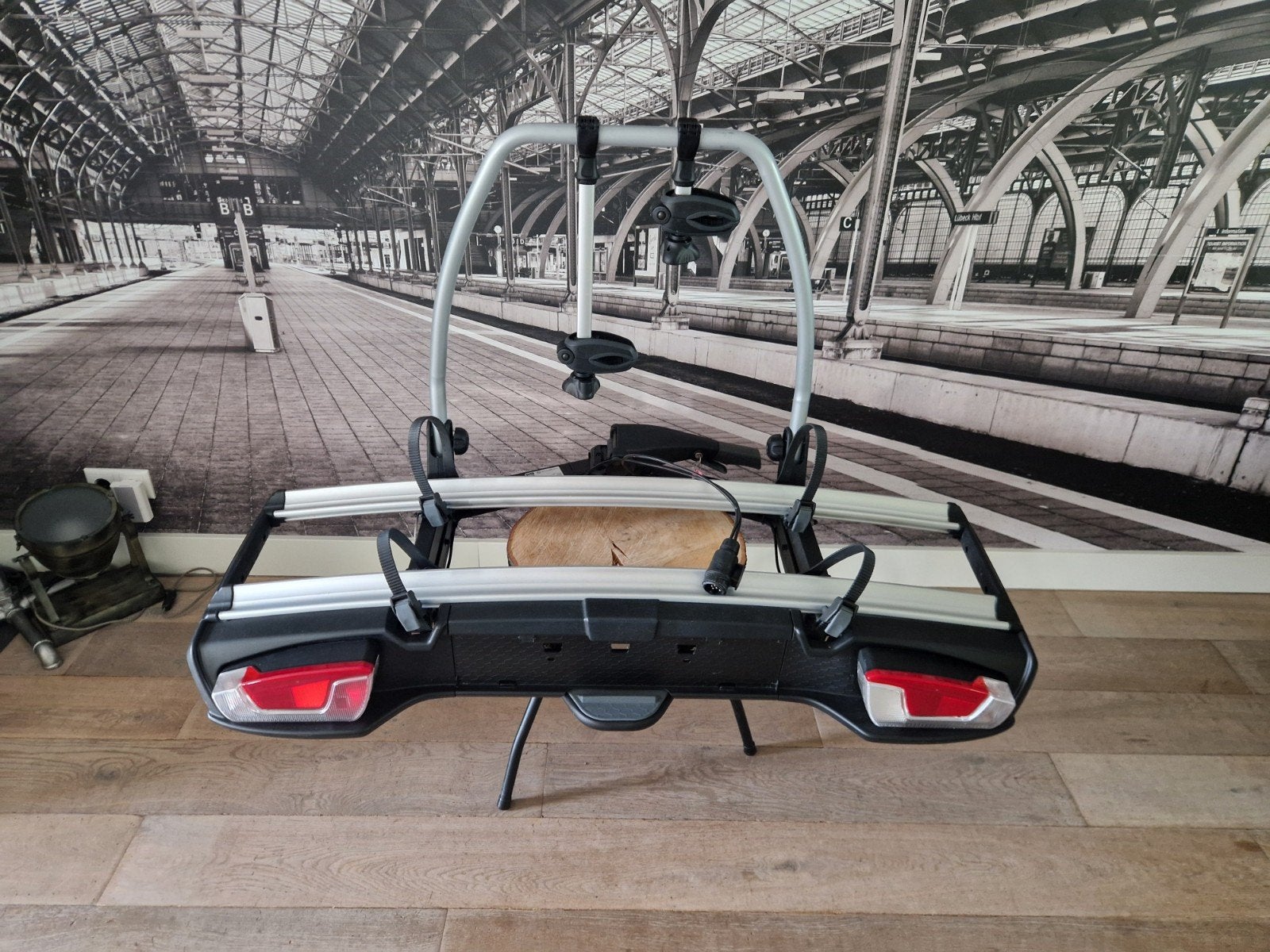 Thule VeloSpace Kantelbare Fietsendrager voor 2 E Bikes, Ophalen, Zo goed als nieuw, Brede banden, 2 fietsen