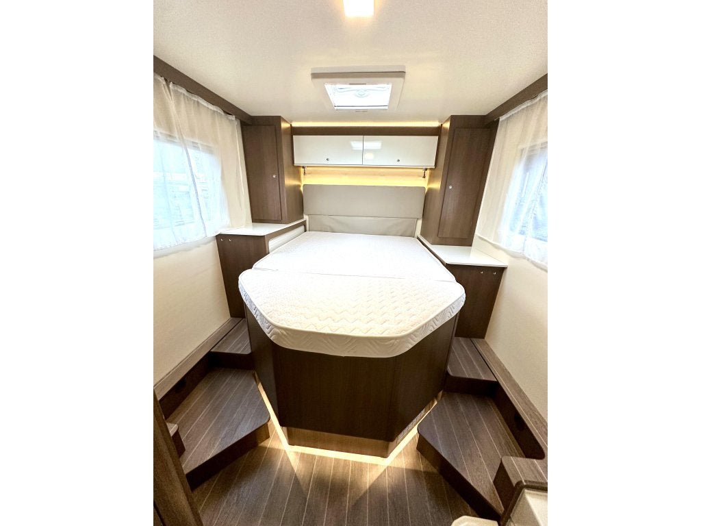 Roller Team Special Edition Queensbed & Hefbed 29 dk, Caravans en Kamperen, Campers, Overige merken, Ringverwarming, Bedrijf, Koelkast