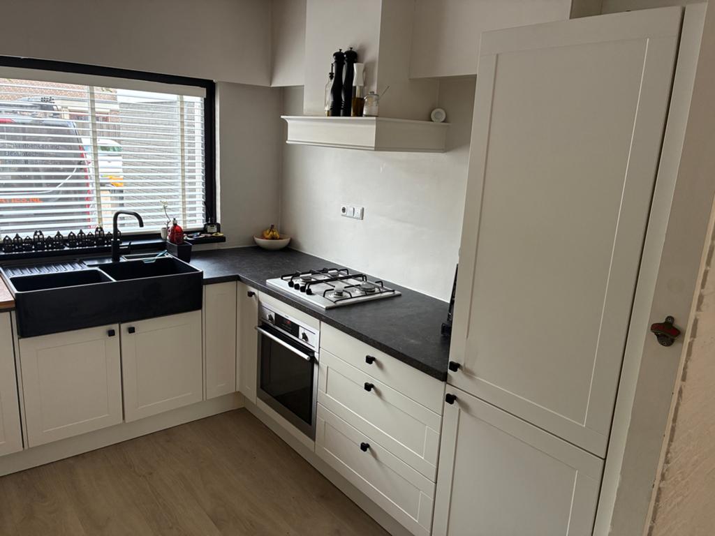 Keuken met grote villeroy en boch spoelbak, Huis en Inrichting, Keuken | Keukenelementen, Ophalen, Gebruikt, 200 cm of meer, Minder dan 100 cm