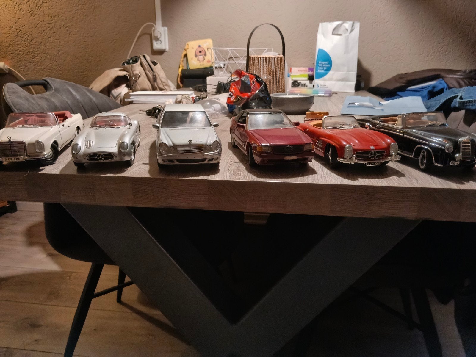 Zes Mercedes Benz schaalmodellen 1:18 (E-klasse, SL), Ophalen of Verzenden, Gebruikt