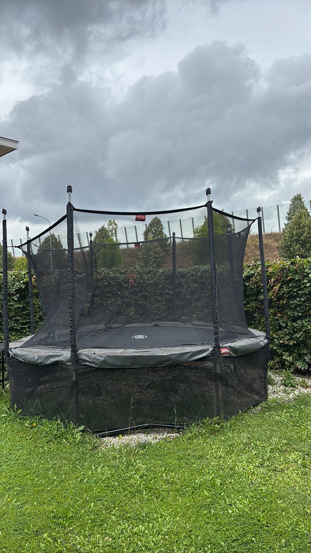 Berg trampoline 380 cm, Ophalen, Gebruikt
