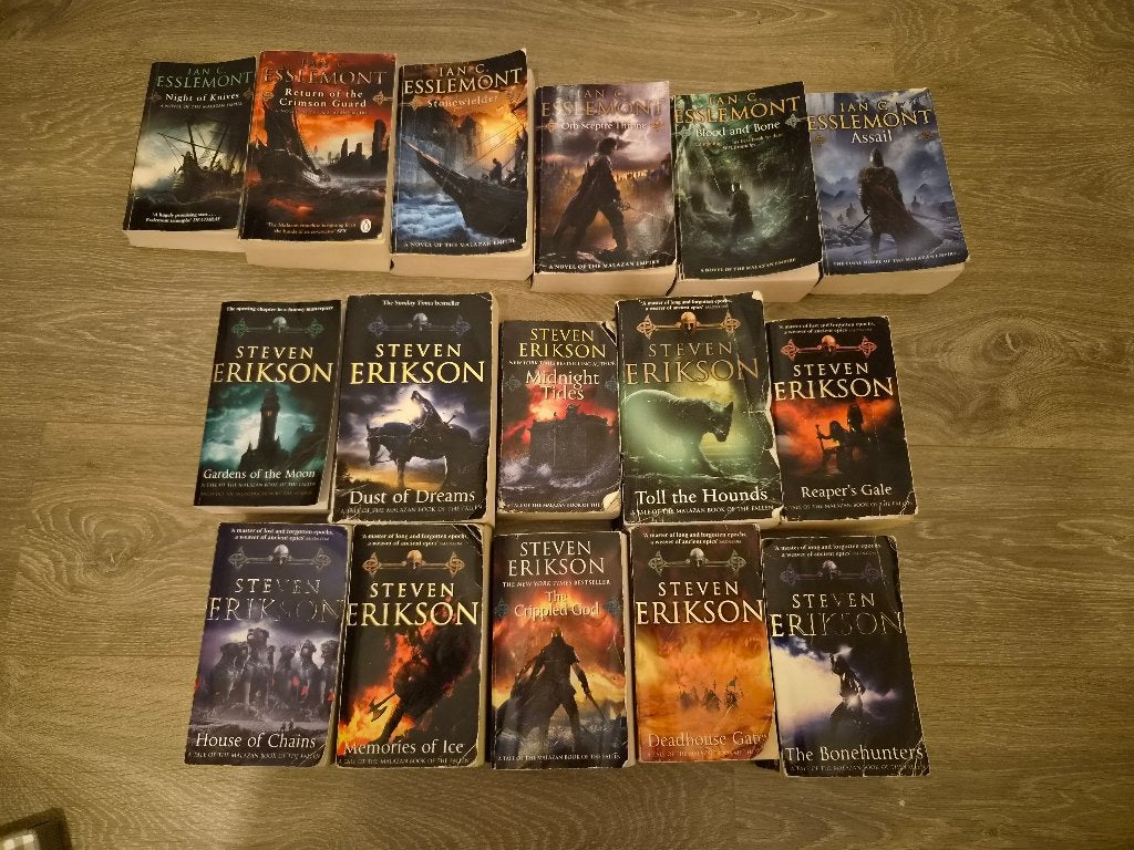 Malazan Book of the Fallen en Novels of the Malazan Empire, Boeken, Ophalen of Verzenden, Gelezen, Stephen Erikson